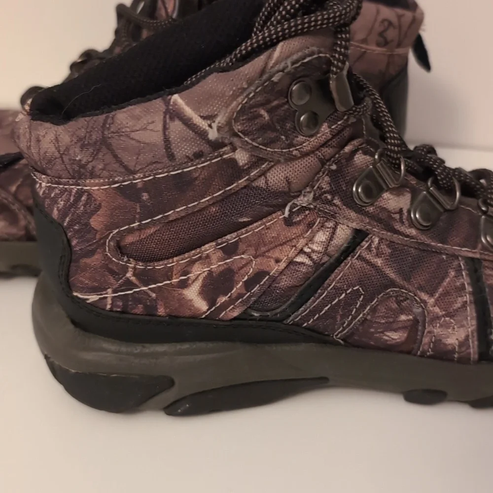Realtree Boys Camouflage Outdoor Hiking Boots. Lace Up. Size 5